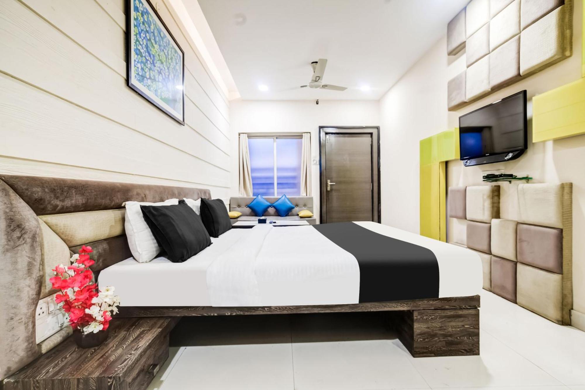 Super Townhouse Dewas City Formerly Utsav Eksteriør bilde