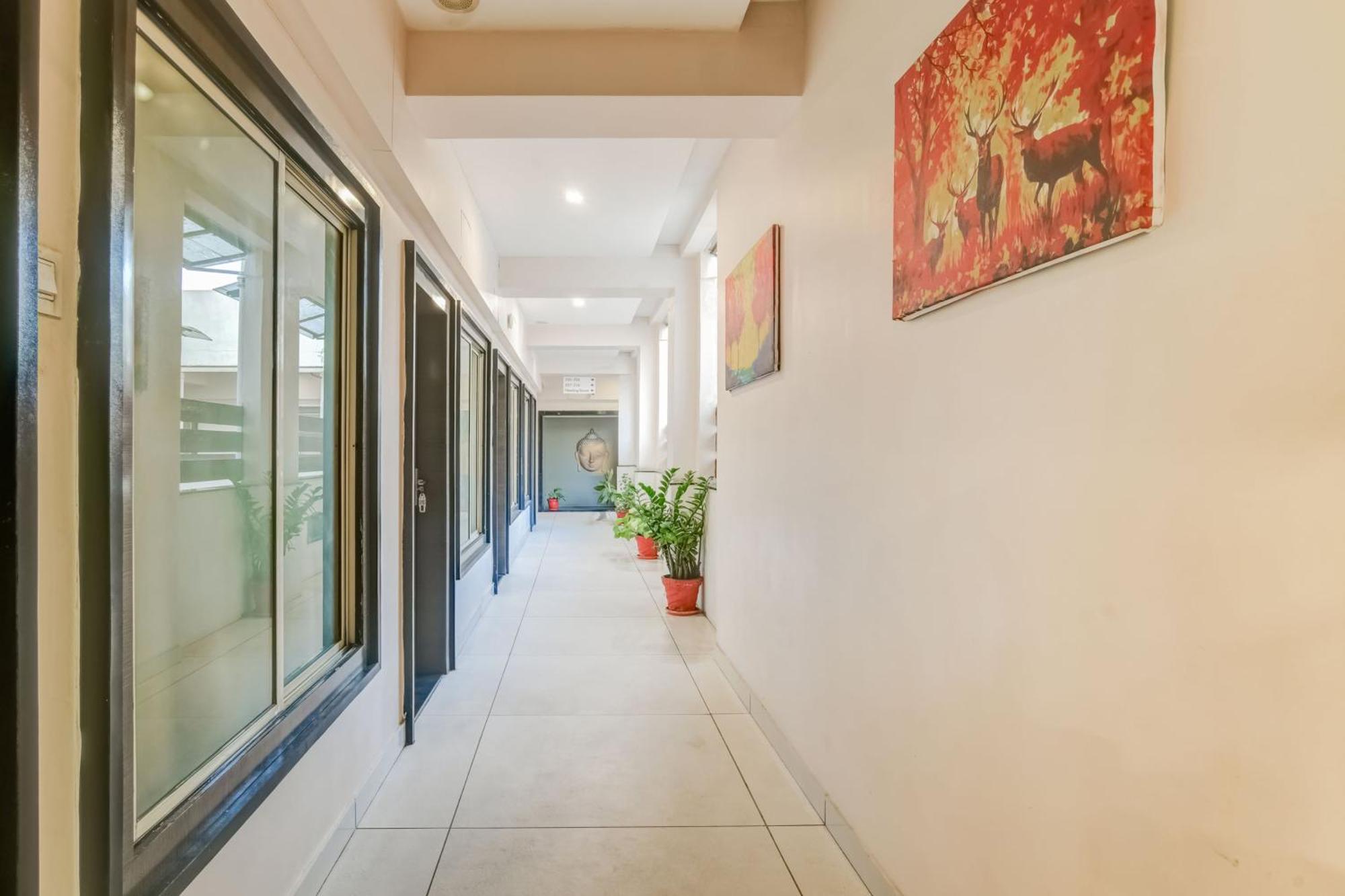 Super Townhouse Dewas City Formerly Utsav Eksteriør bilde